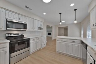 521 Headlee St in Denton, TX - Building Photo