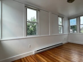 24 Chetwynd Rd, Unit #2 in Somerville, MA - Foto de edificio - Building Photo