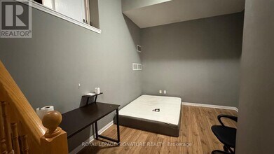 3030 Breakwater Ct in Mississauga, ON - Building Photo - Building Photo