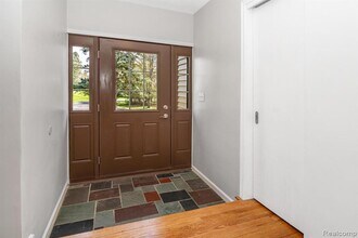 2700 Colonial Way in Bloomfield Hills, MI - Building Photo - Building Photo
