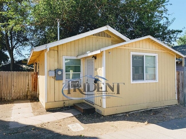 636 Fremont Way in Yuba City, CA - Foto de edificio - Building Photo