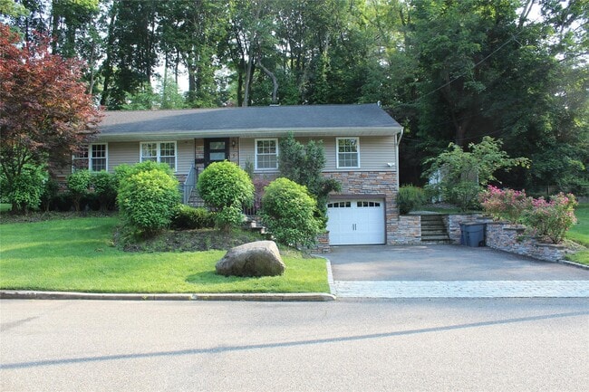 property at 5 Meadowfield Ln
