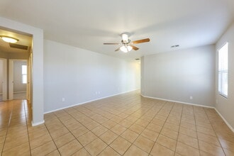 17746 W Red Bird Rd in Surprise, AZ - Foto de edificio - Building Photo