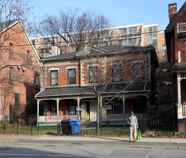 241 Sherbourne St in Toronto, ON - Building Photo - Building Photo