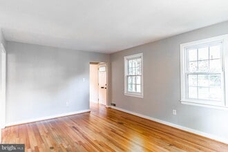 2759 W George Mason Rd in Falls Church, VA - Building Photo - Building Photo