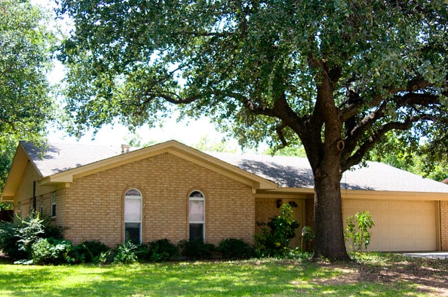 1520 Sheila Dr in Stephenville, TX - Building Photo - Building Photo