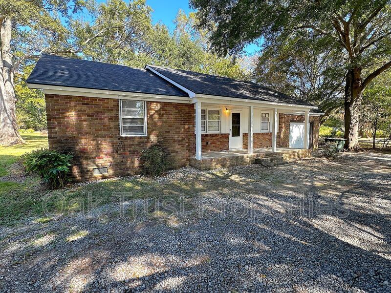 600 Myers Rd in Summerville, SC - Building Photo