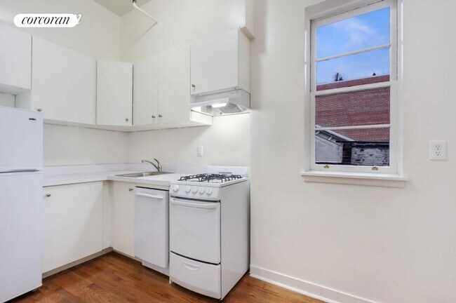 259 W 12th St in New York, NY - Building Photo - Building Photo