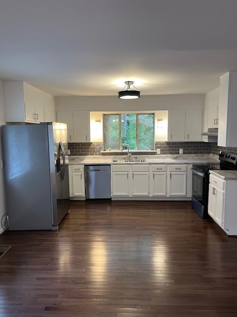 2101 Peacock Ln