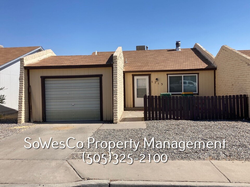 1713 E 22nd St in Farmington, NM - Building Photo