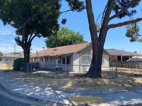 2056 Richard Way in Ceres, CA - Building Photo - Building Photo