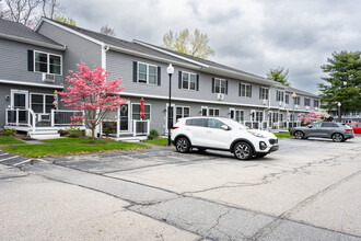 Village Green Condominiums in Warwick, RI - Building Photo - Building Photo