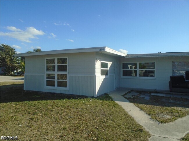 1994 Oak Dr