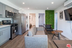 1875 W 20th St in Los Angeles, CA - Building Photo