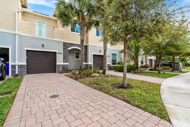 6296 SE Portofino Cir in Hobe Sound, FL - Building Photo - Building Photo