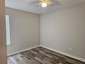 986 Ashton Oak Cir in Stone Mountain, GA - Building Photo - Building Photo