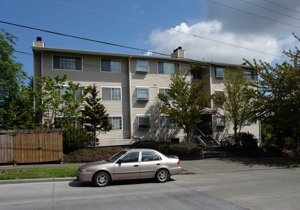 Marinan Manor Apartments in Seattle, WA - Building Photo