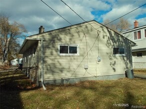 27107 Florence St in Inkster, MI - Building Photo - Building Photo