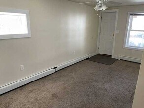 157 N Clinton St-Unit -A in Poughkeepsie, NY - Foto de edificio - Building Photo