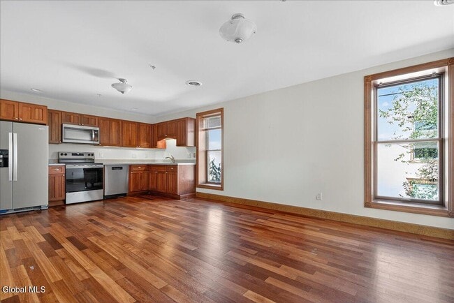 432 Broadway in Saratoga Springs, NY - Building Photo - Building Photo