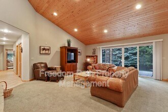 214 Birch Banks Rd in Sagle, ID - Building Photo - Building Photo