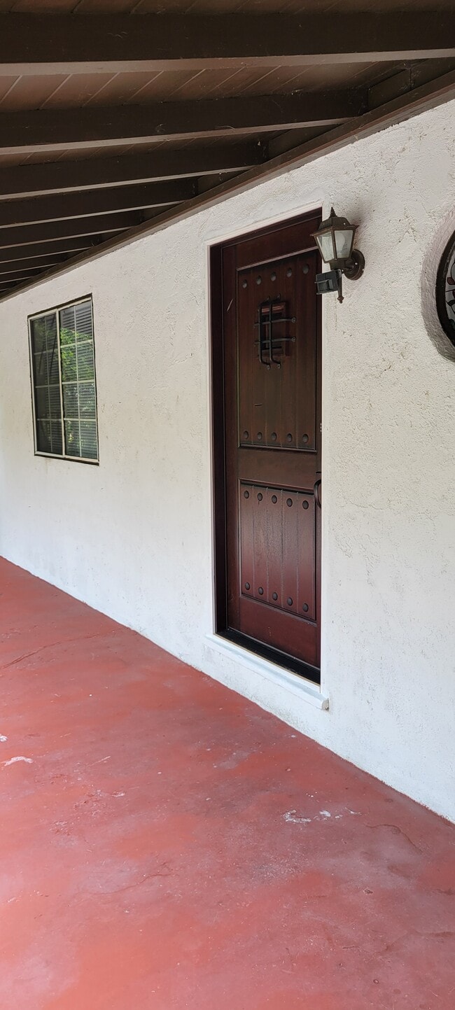 5230 Ithaca Ave in Los Angeles, CA - Foto de edificio - Building Photo