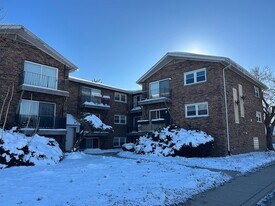 4545 Prescott Ave, Unit 103 in Lyons, IL - Building Photo