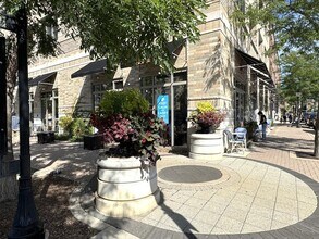 10 S Dunton Ave, Unit 204 in Arlington Heights, IL - Building Photo - Building Photo