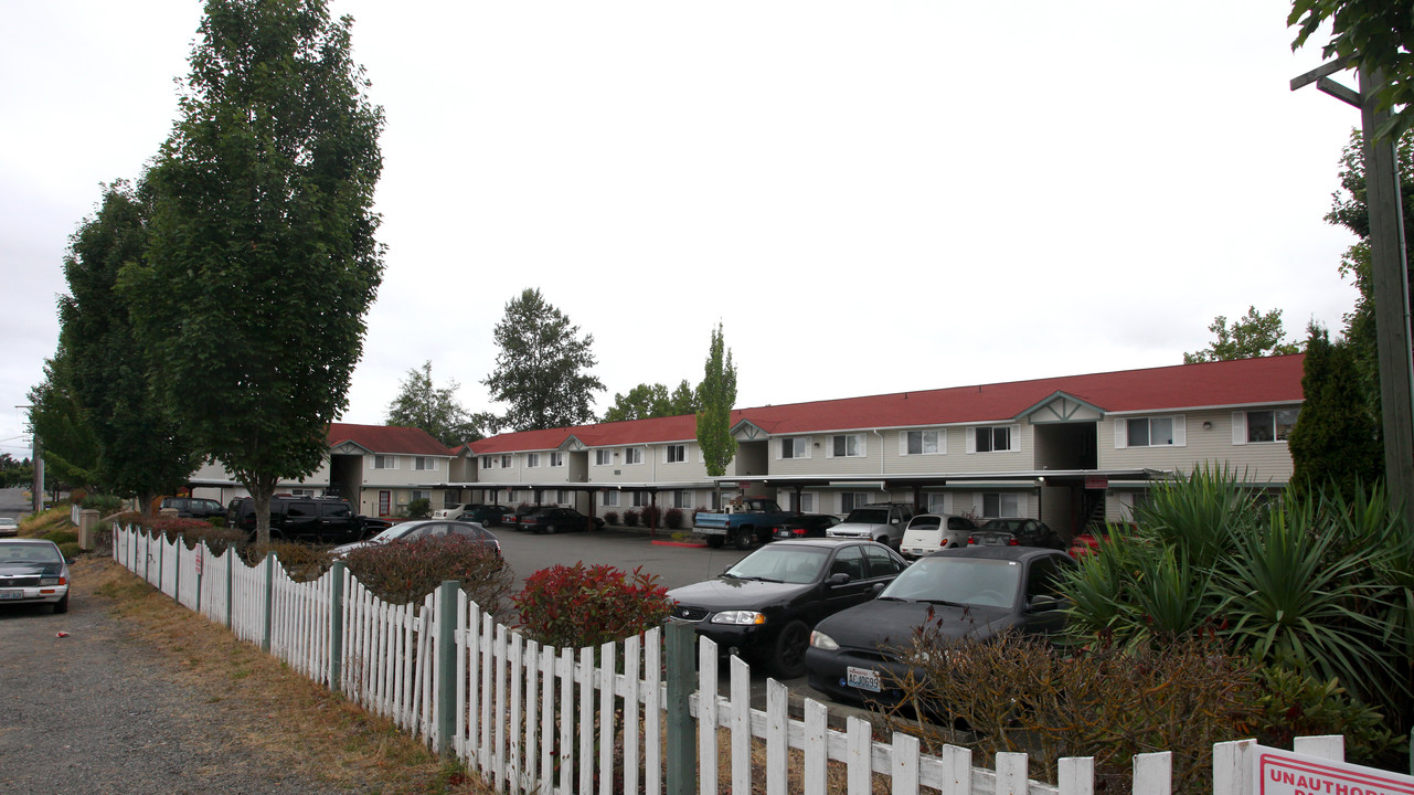 Cottonwood Apartments in Tacoma, WA - Building Photo