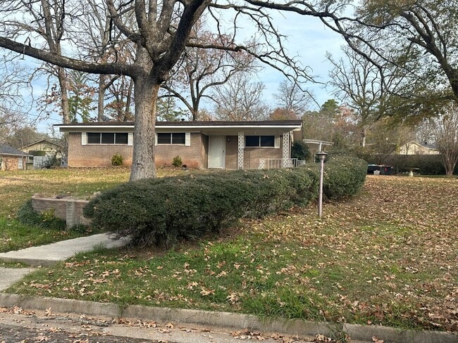 property at 1105 Azalea Dr