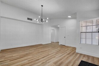 8504 Manalang Rd in Las Vegas, NV - Building Photo - Building Photo