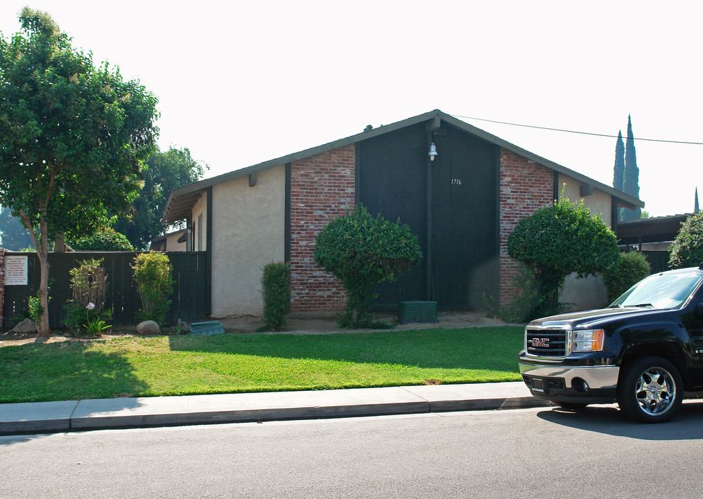 Brooks Villa Apartments in Fresno, CA - Foto de edificio