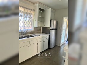 16744 Donmetz St in Los Angeles, CA - Building Photo - Building Photo