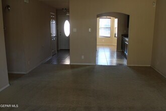 14561 Jesus Almeida in El Paso, TX - Building Photo - Building Photo