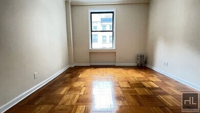 2 Bedroom 1 Bath Apartment In Midtown $5,8 in New York, NY - Foto de edificio - Building Photo