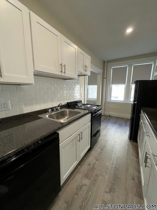 99 Brainerd Rd in Boston, MA - Building Photo