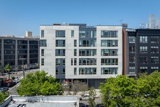 400 Newark Ave in Jersey City, NJ - Foto de edificio - Building Photo