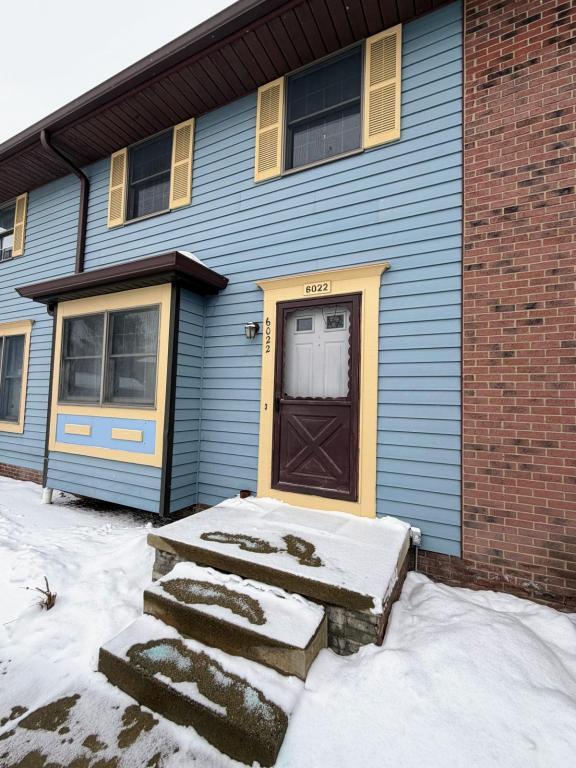 property at 6022 Applecrest Ct