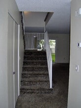 619 N Hayden Bay Dr in Portland, OR - Building Photo - Building Photo