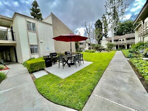 155 Pinewood Apartments in Tustin, CA - Building Photo - Building Photo