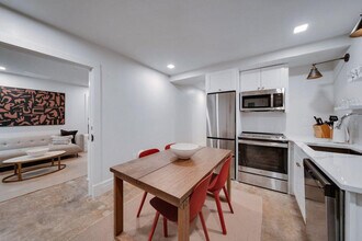 505 E Travis St in San Antonio, TX - Building Photo - Building Photo
