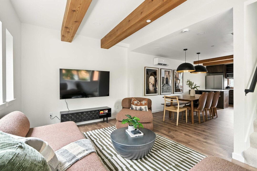 925 NE 23rd Ave in Portland, OR - Building Photo