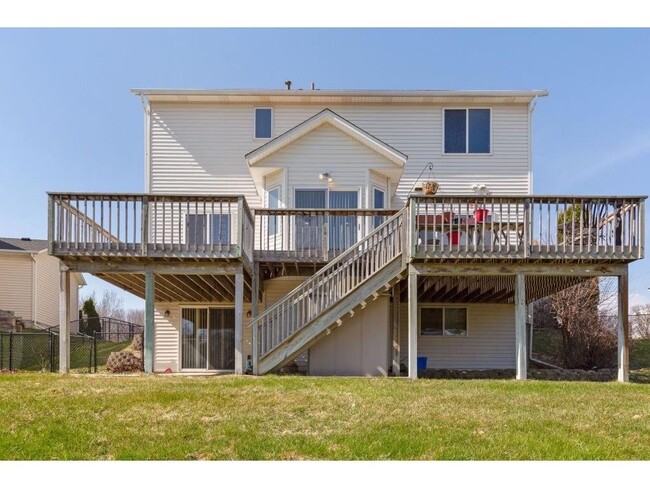2142 Groveland Way in Shakopee, MN - Building Photo - Building Photo
