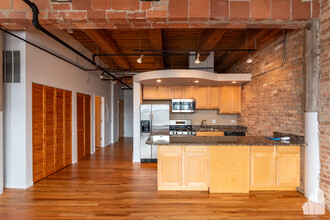 2310 S Canal St, Unit 203 in Chicago, IL - Building Photo - Building Photo