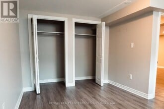 8 Salmond Ct in Hamilton, ON - Building Photo - Building Photo