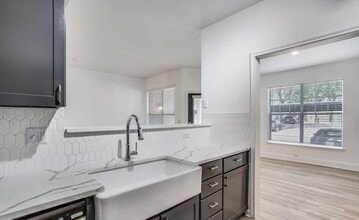 18959 Dallas Pkwy in Dallas, TX - Building Photo - Building Photo