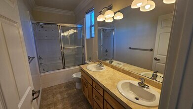 949 N Croft Ave, Unit 202 in West Hollywood, CA - Foto de edificio - Building Photo