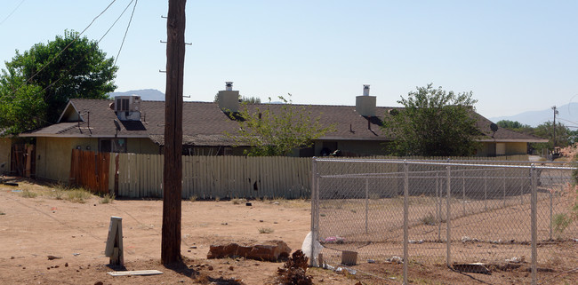 20236 Pawhuska Rd in Apple Valley, CA - Building Photo - Building Photo