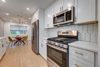 1743 Cricket Hollow Dr in Austin, TX - Building Photo - Building Photo