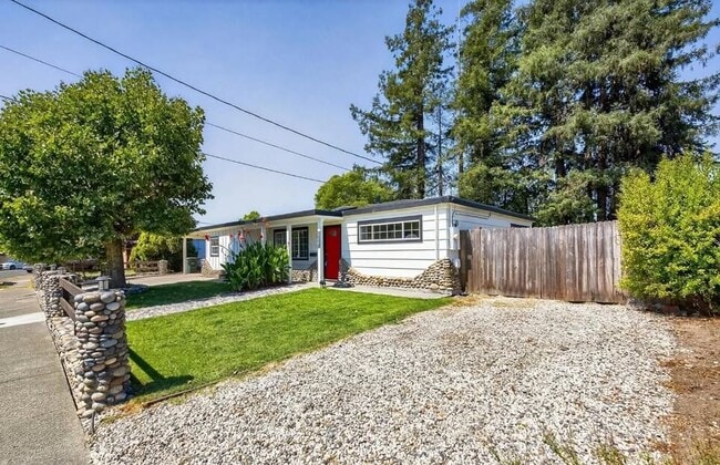 959 San Clemente Dr in Santa Rosa, CA - Building Photo - Building Photo